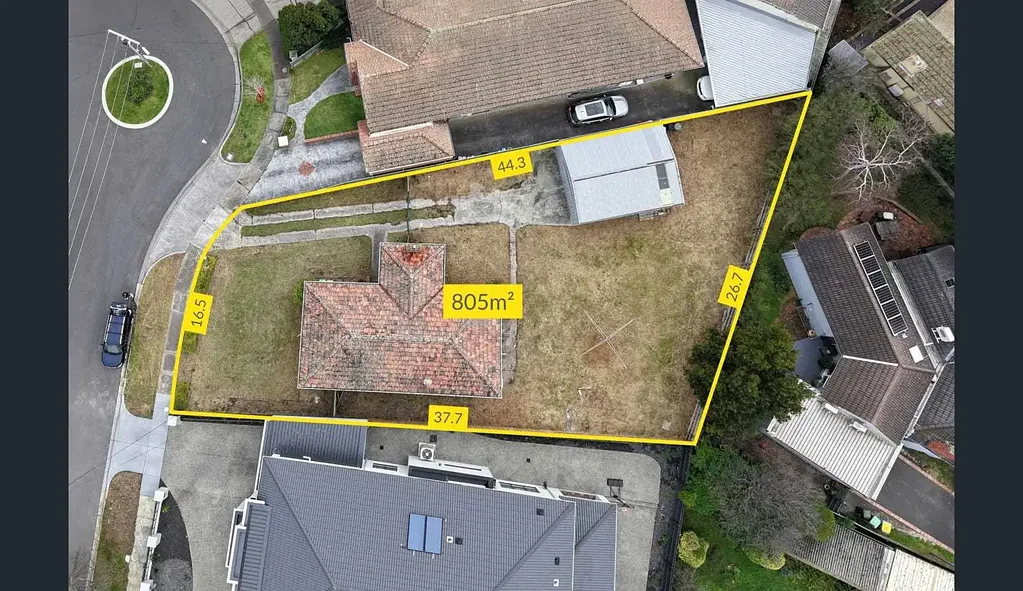 Renovated Family Home on Approx. 805sqm in Prime Ashburton Location
