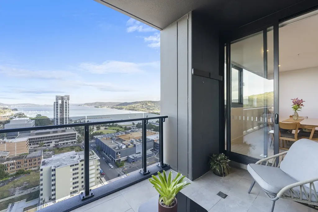 Gosford 3Moenga 183 SQM!  One of the largest interior floorplans in the complex. Soak in the views on level 18!
