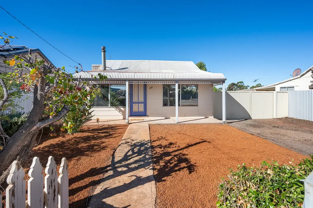 Kalgoorlie 2房  Affordable Central Kalgoorlie Living with a Huge Powered Shed