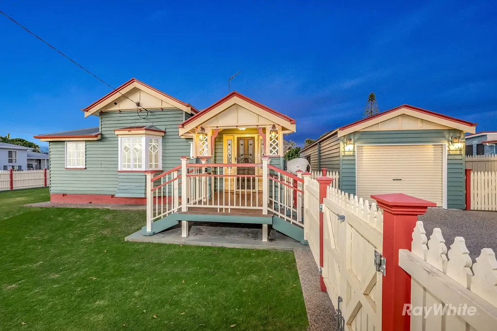 Walkervale 2 Bedroom EXECUTIVE-LIVING CHARMING QUEENSLANDER IN THE HEART OF WALKERVALE!