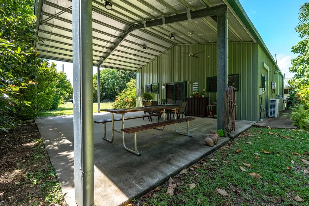 Kurrimine Beach 1Habitaciones Beachside Shed Home on 1,100m² with Space to Build!