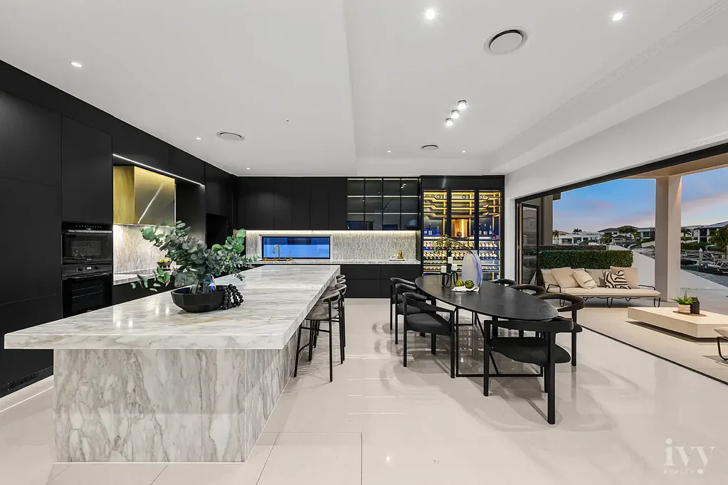 Paradise Point 5 Bedroom Sleek 6-star Luxury in an Exquisite Waterfront Estate