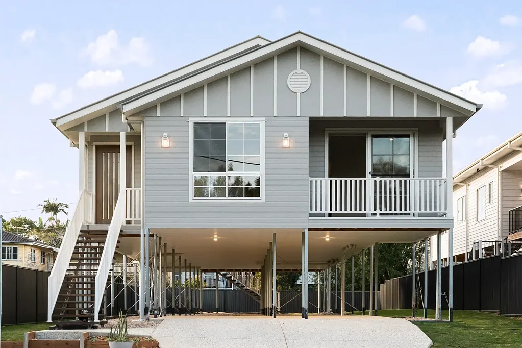 Clayfield 5 Slaapkamer Brand-New Home in a Prime Clayfield Pocket | Just a 10-Minute Walk to Kalinga Park