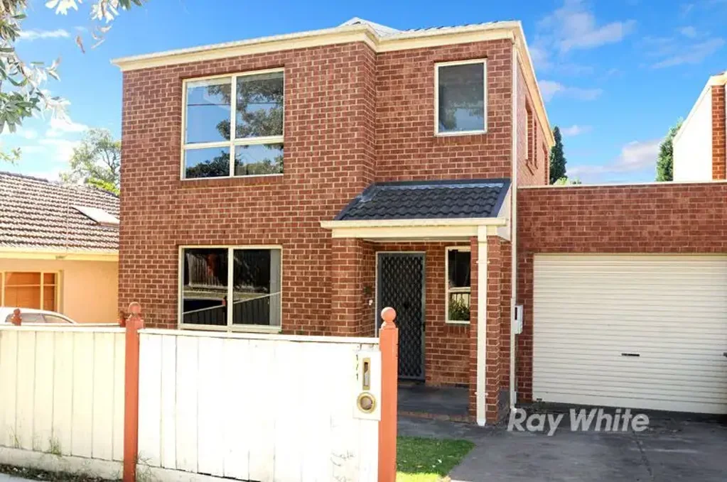 Modern Lifestyle with Low-Maintenance Appeal!