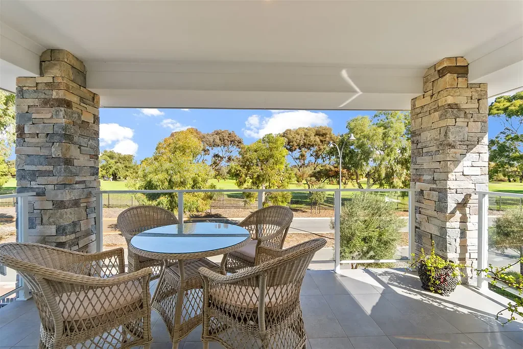 Gnangara 2Kwarto STUNNING TWO STOREY HOME, WITH LIFT  AVAILABLE NOW
