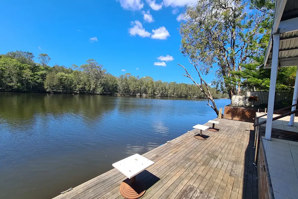 PEACEFUL WATERFRONT LOCATION