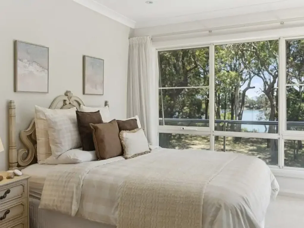 Mylestom 4部屋 Coastal Elegance Meets Riverfront Living