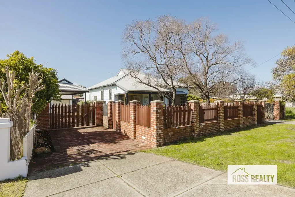 Bassendean 4房  BEHIND THE GATE, A WORLD OF CHARACTER AWAITS