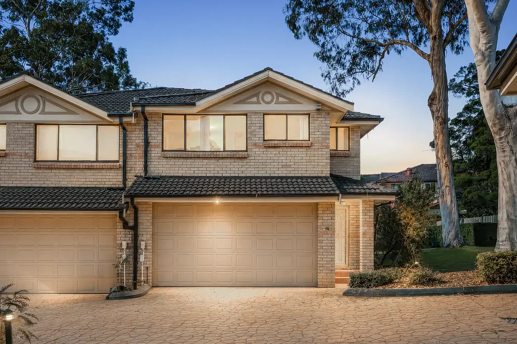 Castle Hill 3બેડરૂમ Parsonage perfection and position!