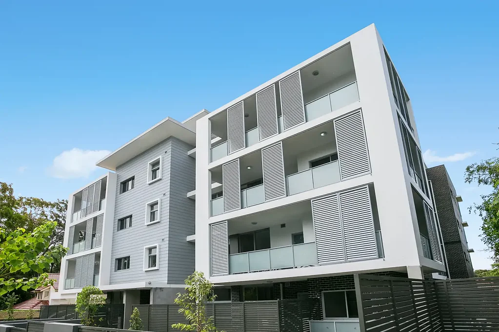 TWO BEDROOM SECURITY APARTMENT WITH GENEROUS PROPORTIONS