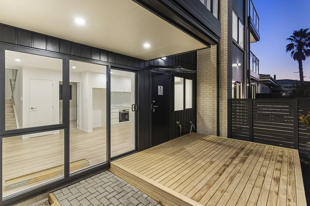 4 Bedroom, 4 Bathroom townhouse in Te Atatu Peninsula