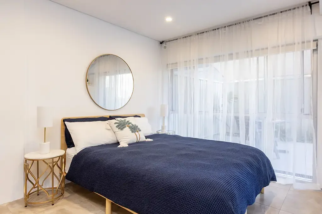 Spacious studio with parking and courtyard - Fully Furnished