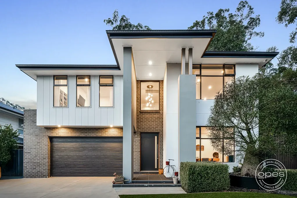 North Kellyville 4कमरा Near New Custom Home with Resort Style Backyard, Plus Scope for Additional, Self-Contained Accommodation