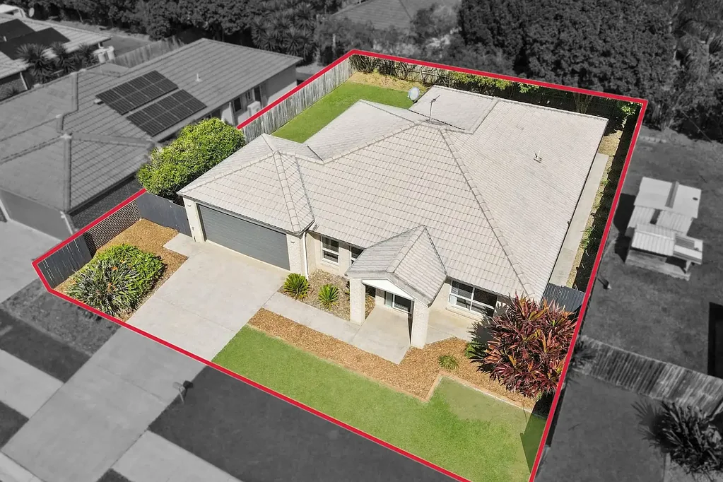 Bellmere 4房 拎包入住，位于 Bellmere 中心 A Place to Call Home on Piccadilly