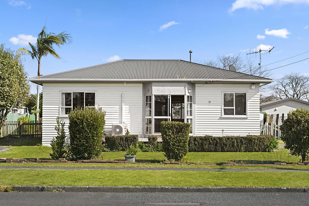 Huntly 4部屋 First Home with a Pool? Yes Please