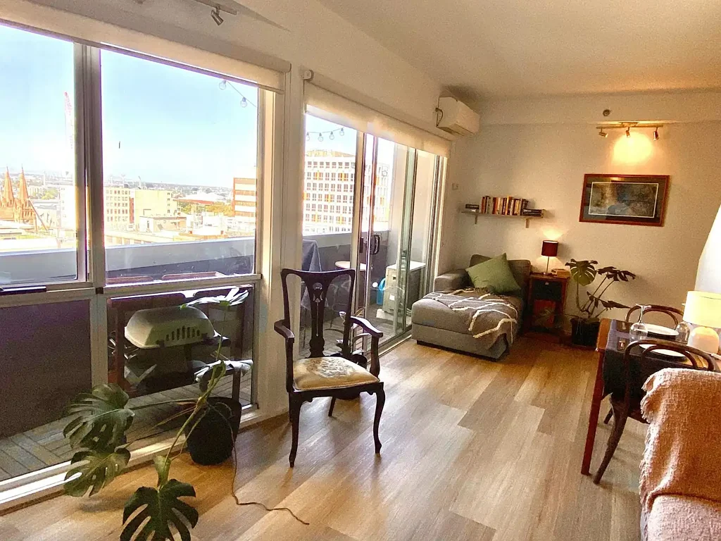 Melbourne 1chambre Split-Level Collins St Gem with Balcony & Botanical Garden Views Freshly Updated