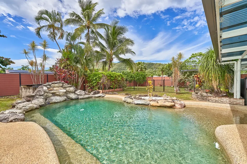 LARGE FAMILY HOME IN A GREAT LOCATION!
