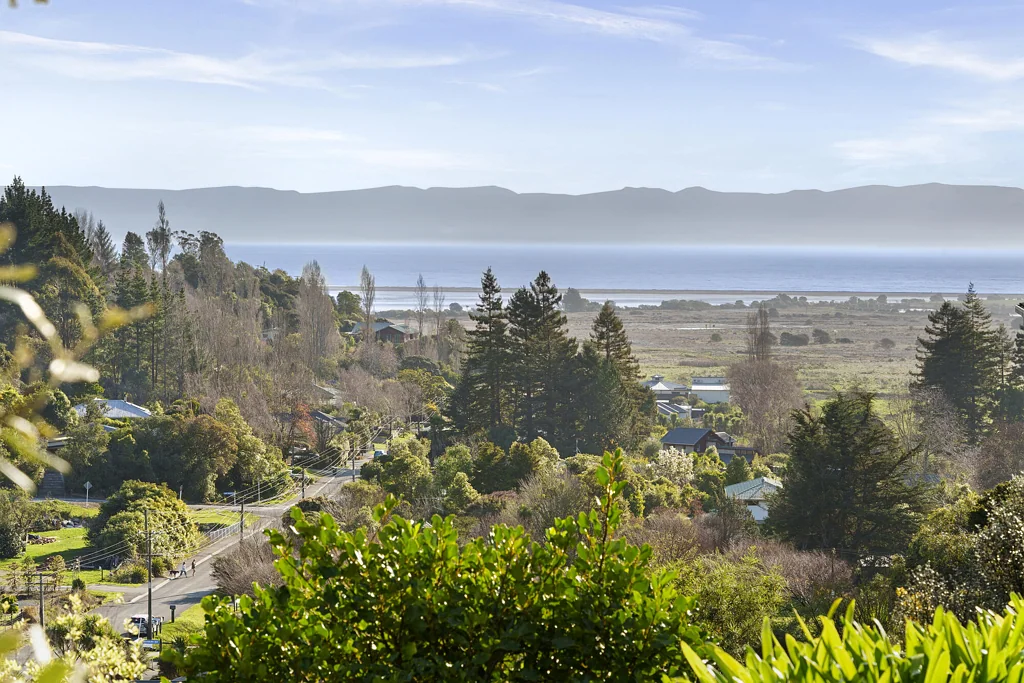 Todds Valley 4房  Tranquil Sea & Mountain Views Close to the City