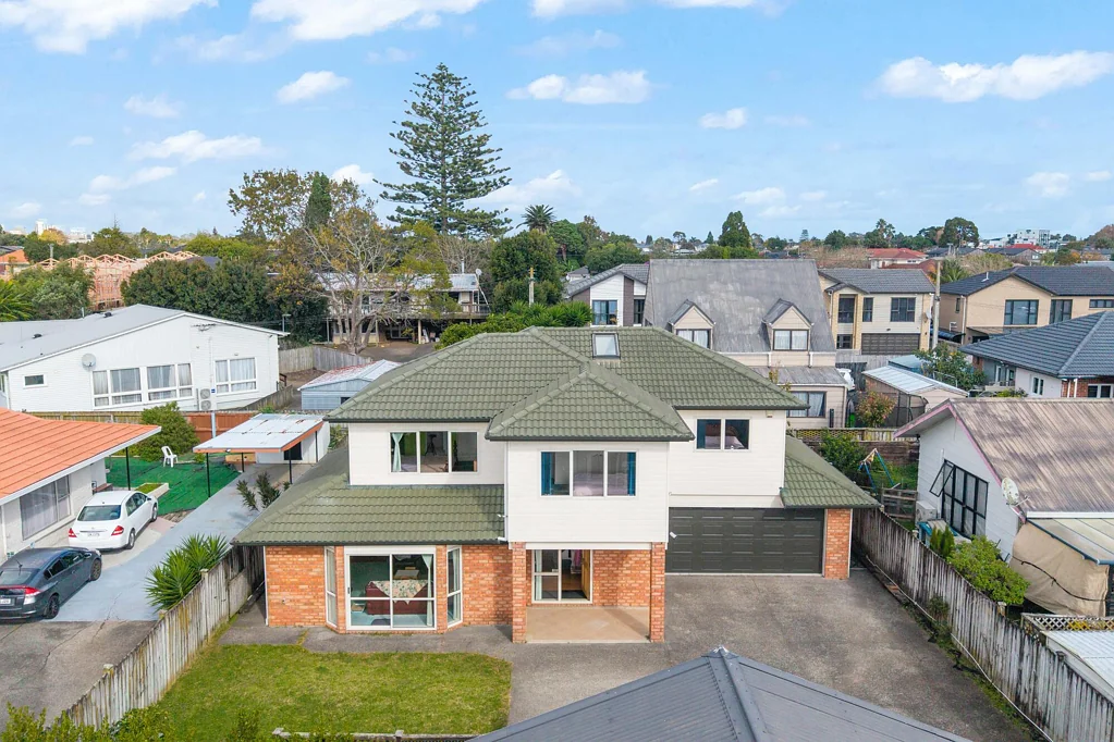 Papatoetoe 4房  OVERSEAS VENDOR SAYS SELL-BIG HOME BIG OPPORTUNITY