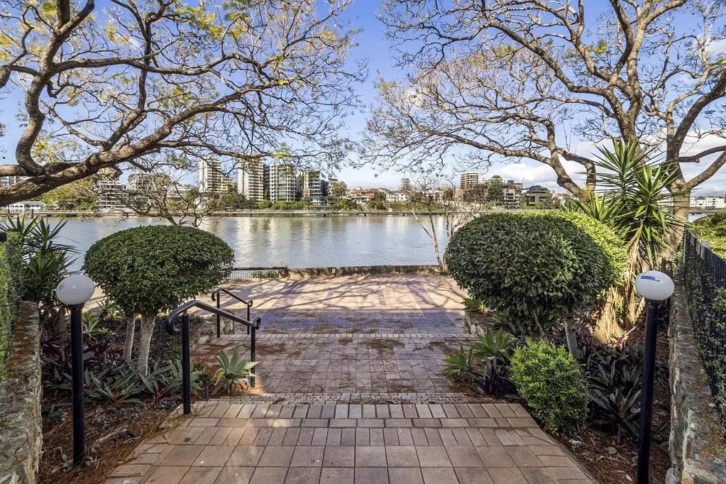 Kangaroo Point 2 Slaapkamer A Rare Ground-Floor Riverside Lifestyle!