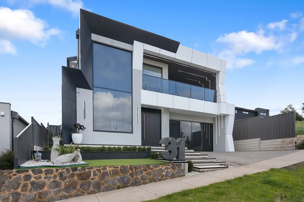 Greenvale 4Zimmer Luxury Living With City Views