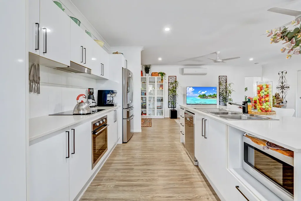 Wongaling Beach 3房  Modern Home with Pool and Shed !