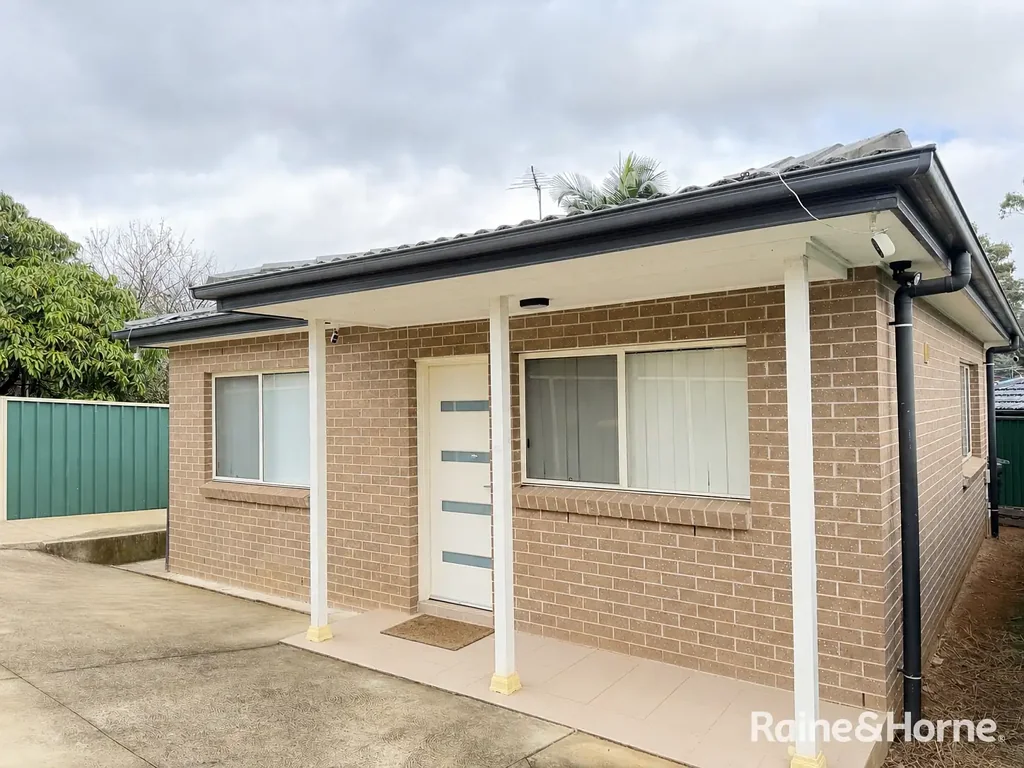 MODERN & PRIVATE 2 BEDROOM GRANNY FLAT