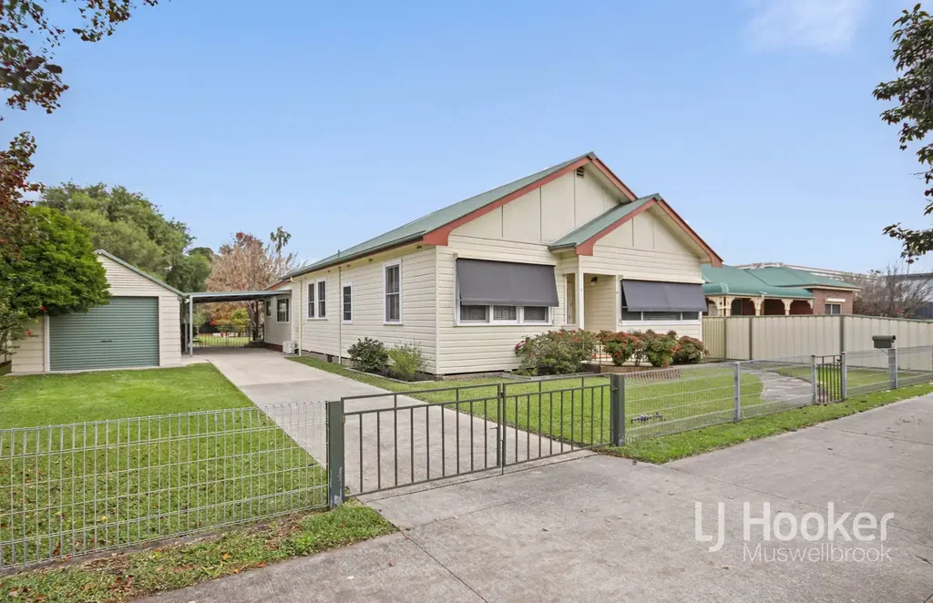 Muswellbrook 4कमरा SPACIOUS FAMILY HOME WITH EXPANSIVE GARDENS, LOCATED IN THE HEART OF MUSWELLBROOK!