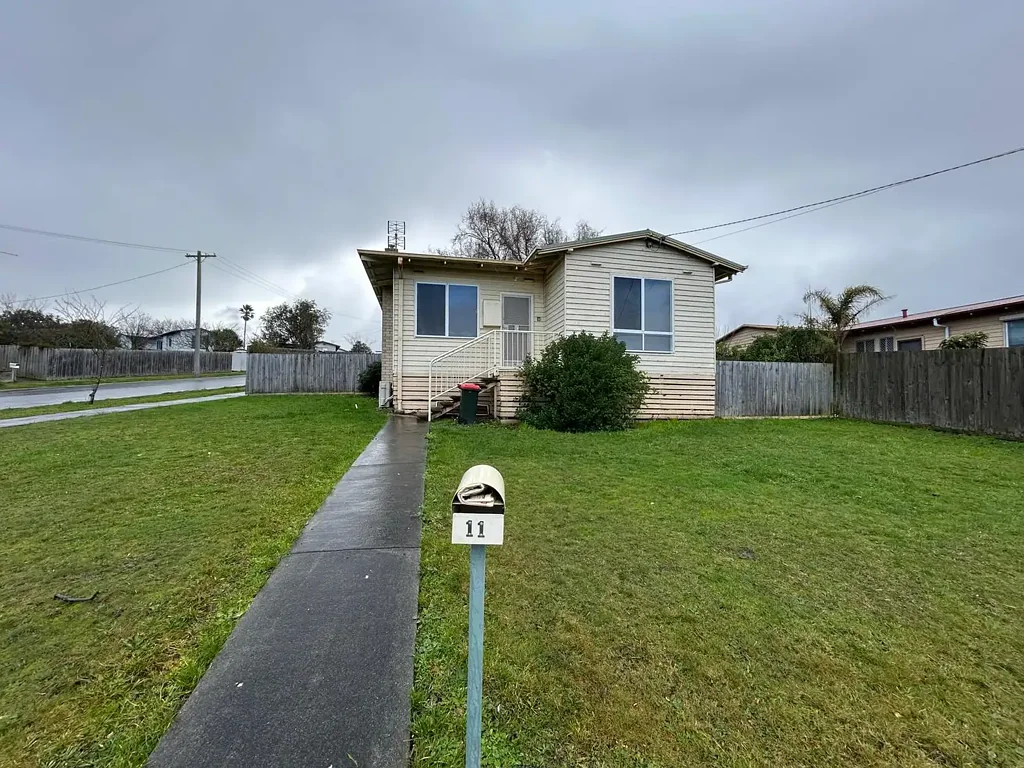 Morwell 3部屋 Spacious 3-Bedroom Home on Large Block – Walk to Morwell Primary School!!!