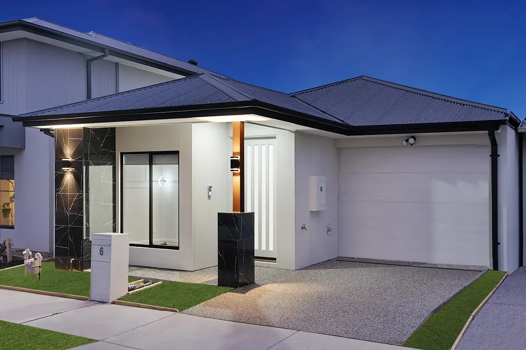 Clyde North 4 Bedroom NEW LUXURY RESIDENCE