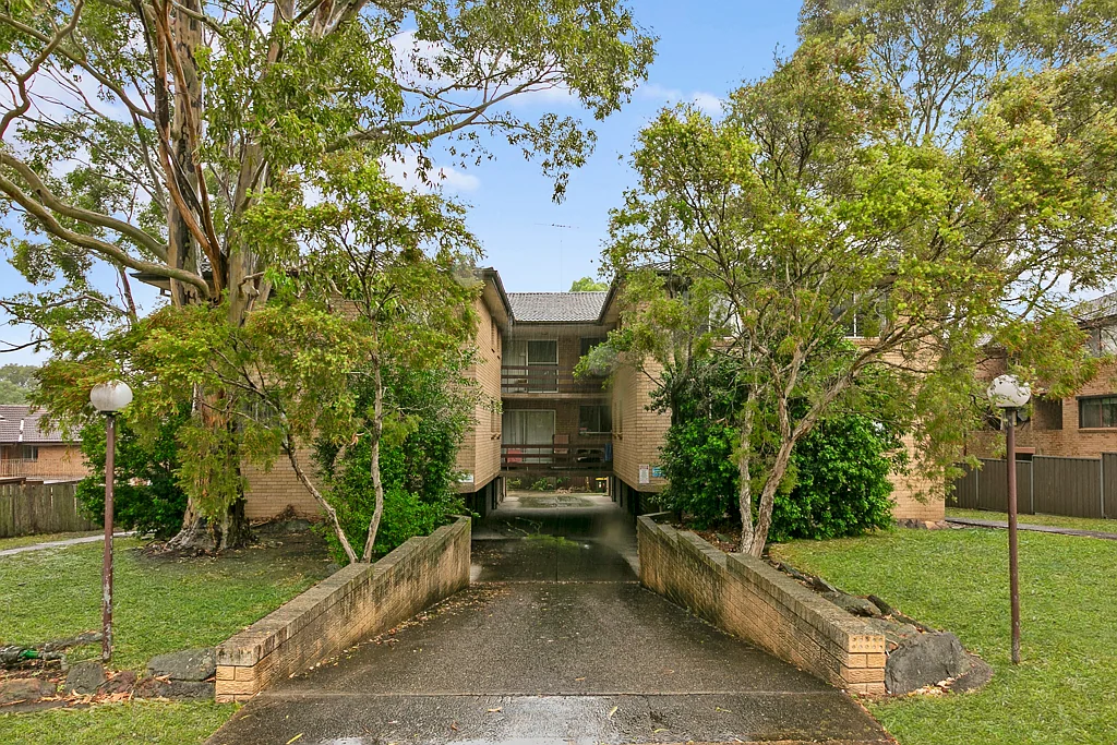 AFFORDABLE 2 BEDROOM UNIT WITH SPLIT SYSTEM