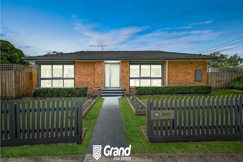 FULLY FURNISHED 3 BEDROOM HOME IN DOVETON !
