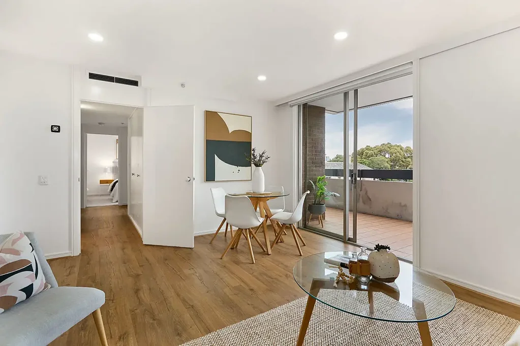 North Melbourne 2 Bedroom Convenient Living in Royal Park Towers