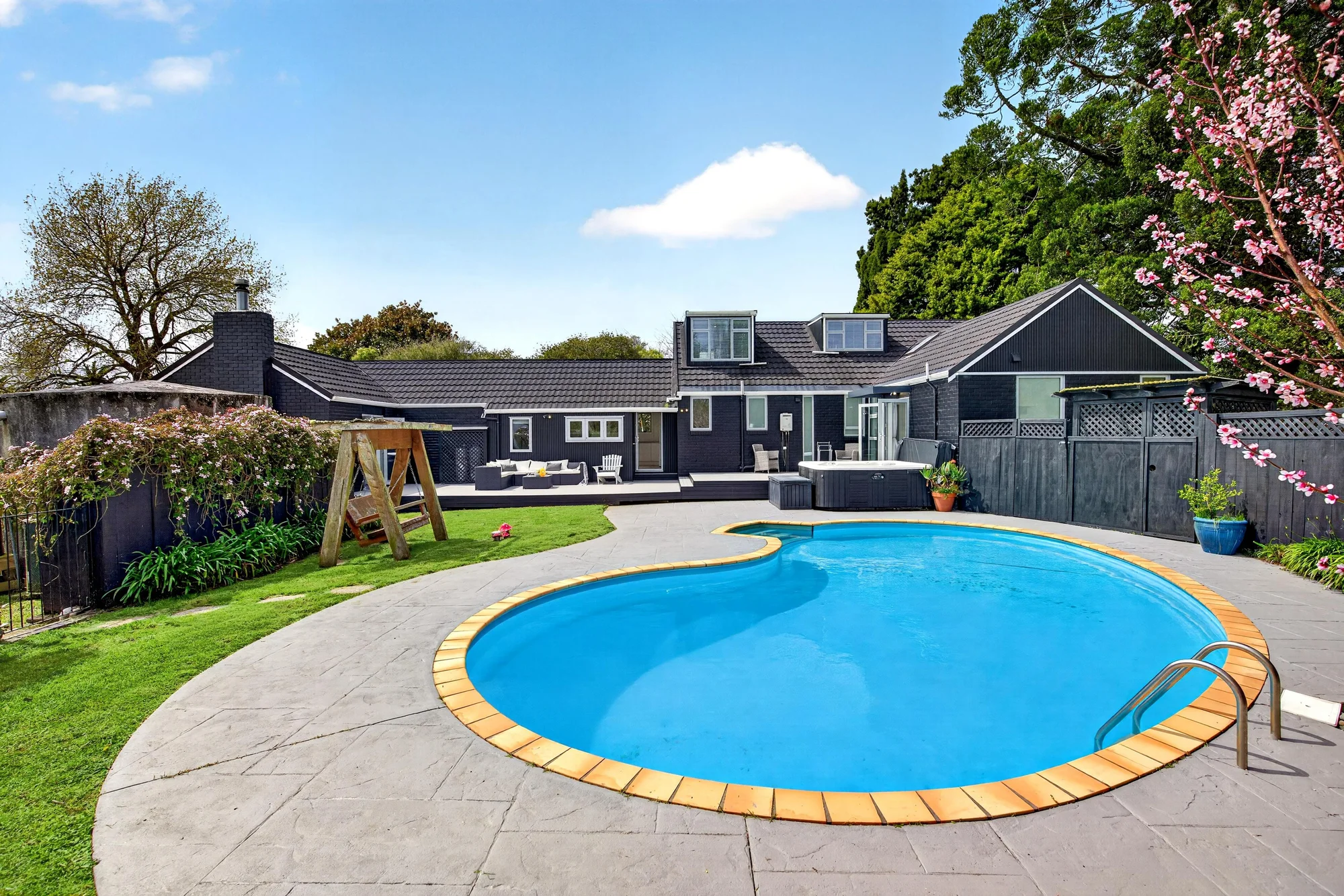 806 Waitakere Road, Kumeu, photo 6