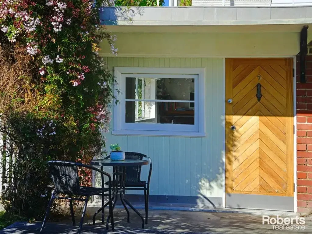Sunny 1 Bedroom Unit - Gardener & Water Included In Rent Amount