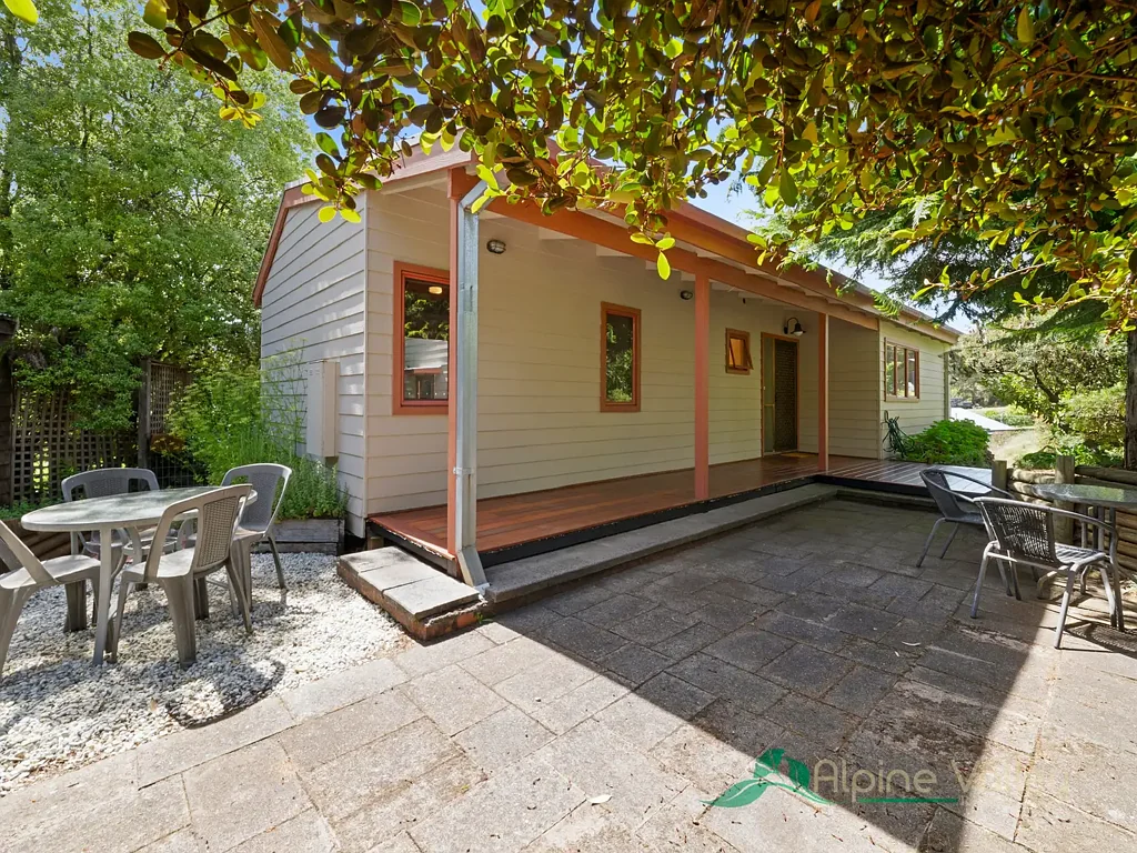 Tawonga South 3બેડરૂમ Mountain Views, Fresh Updates & a Clever Split-Level Design