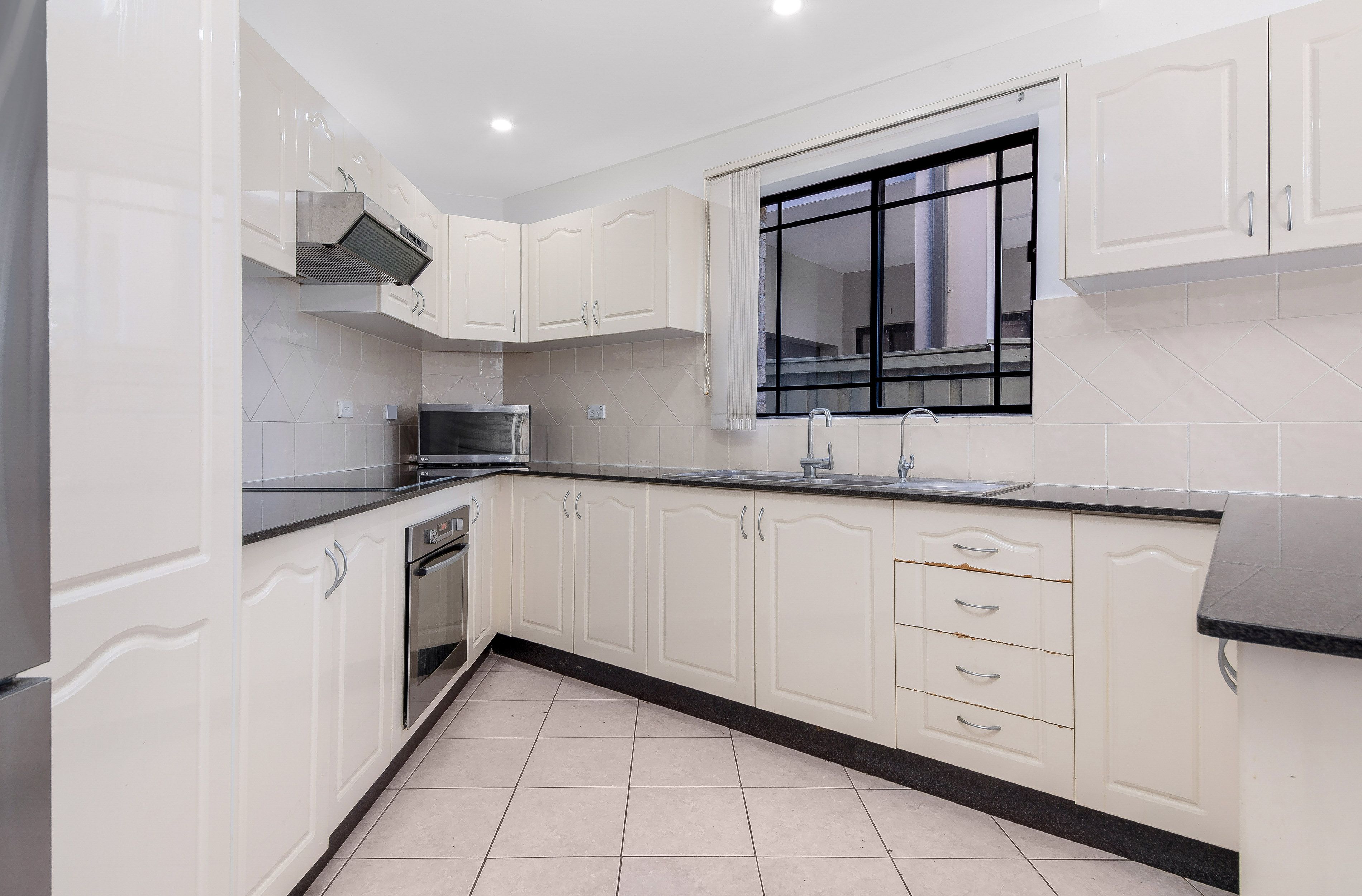 UNIT 3 34 SALTASH ST, YAGOONA NSW 2199, 0 غرف, 0 حمامات, Townhouse