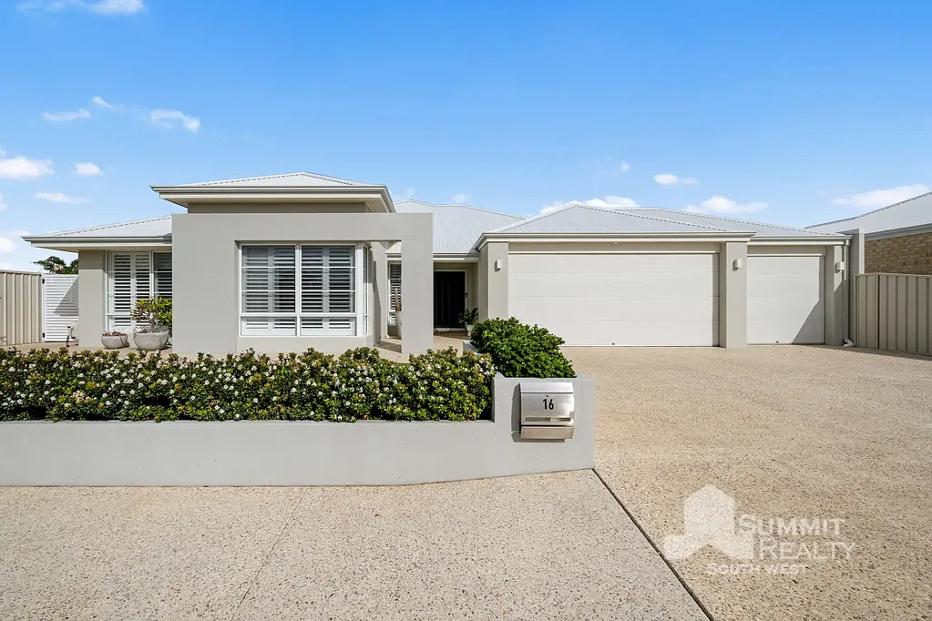 Australind 4Phòng ngủ Resort-Style Living with Estuary Views