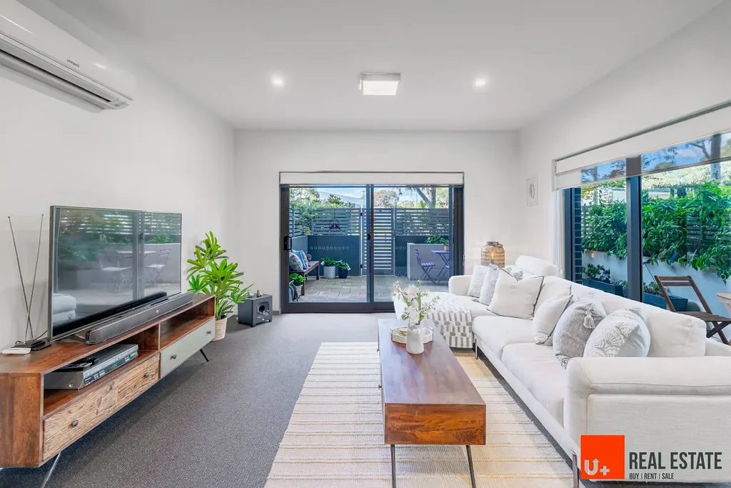 Bruce 1房  Not Your Typical 1-Bedroom – Spacious Courtyard Living in Bruce