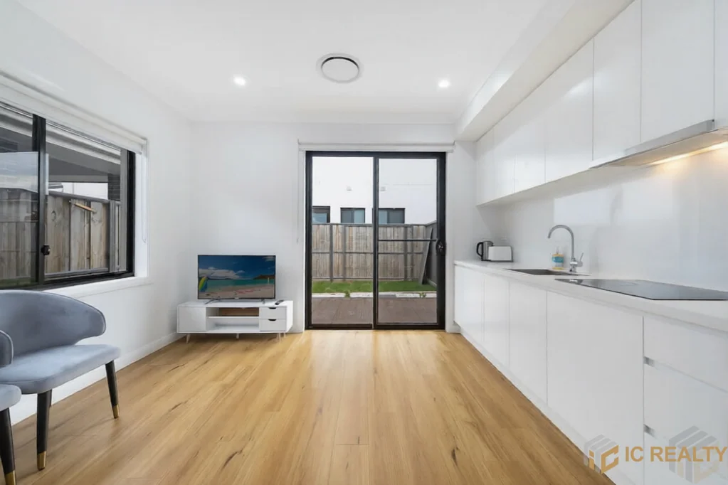 Modern 2-Bedroom Granny Flat with Private Yard in Peaceful Melonba