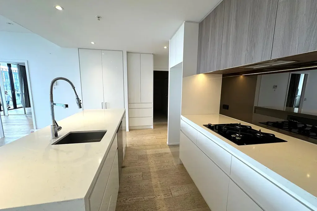 Executive style luxurious penthouse apartment!
