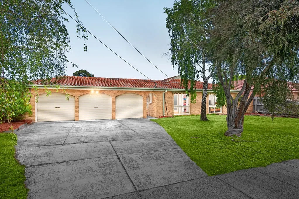 Clarinda 4ਬੈੱਡਰੂਮ Immaculate Family Residence Offering Style, Flexibility & Outdoor Space in Sought After Clarinda