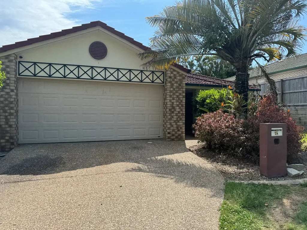 SPACIOUS 4 BEDROOM LOWSET HOME