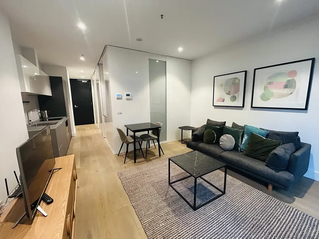 FULLY FURNISHED LUXURY RESIDENCE ON ALBERT PARK LAKE - Available Now