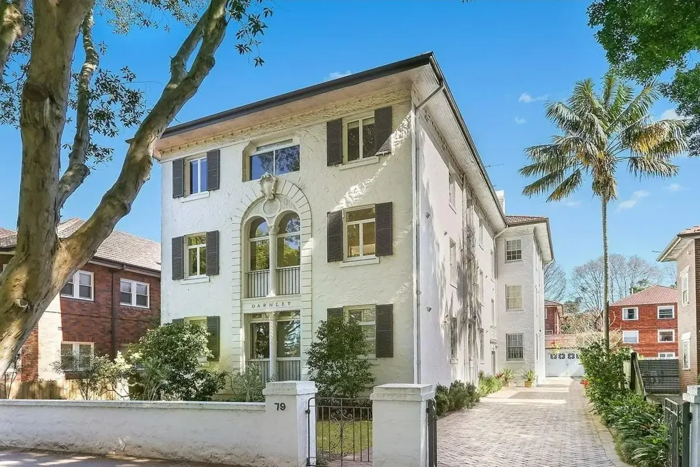Semi-Sized Harbourside Apartment