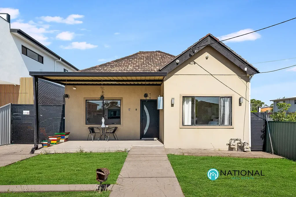 Guildford 6ਬੈੱਡਰੂਮ Modern Family Home + Separate 2-Bedroom Granny Flat on R3 Zoned Dual Lot - Endless Potential!