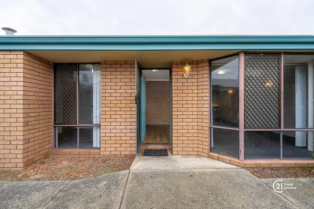 FEATURE PACKED FAMILY HOME @$850 per week - APPLICATIONS RECEIVED!