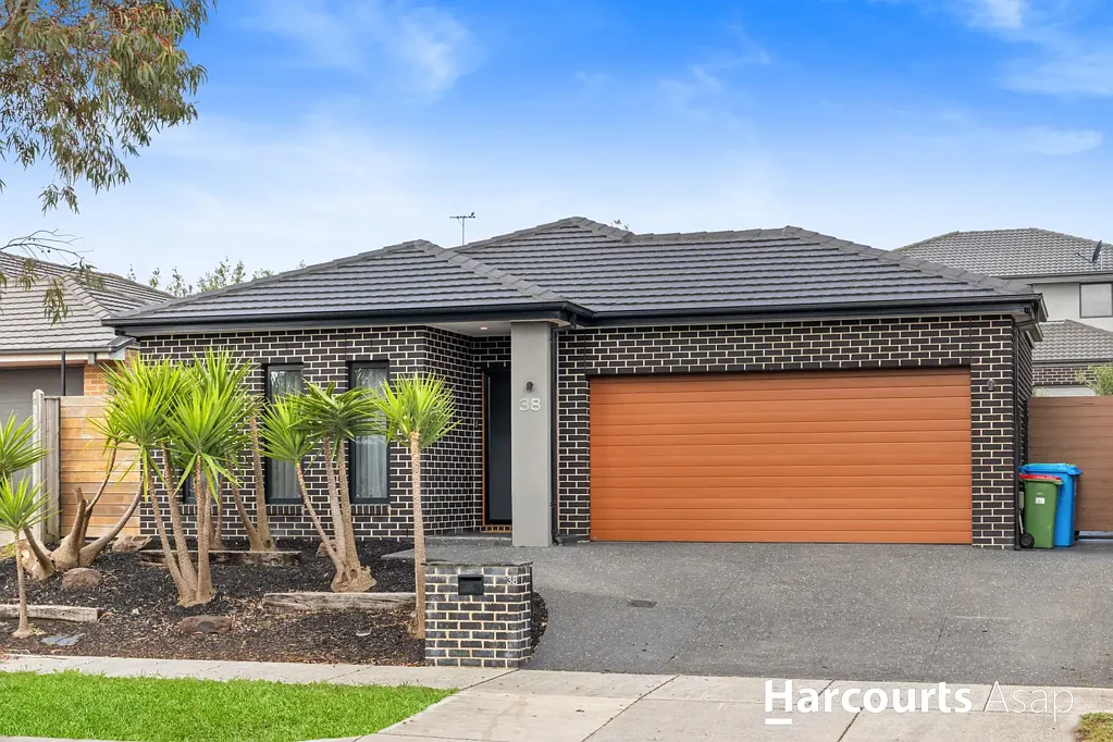 38 Elmtree Crescent, Clyde North, VIC 3978