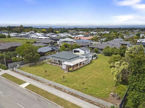 Feilding 4部屋 She's got that Space, Character and Potential