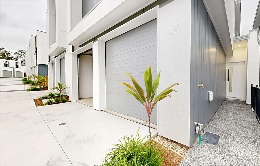BRAND NEW FURNISHED Townhouse in Kenmore - Shared Living | All bills Included FEMALES ONLY!